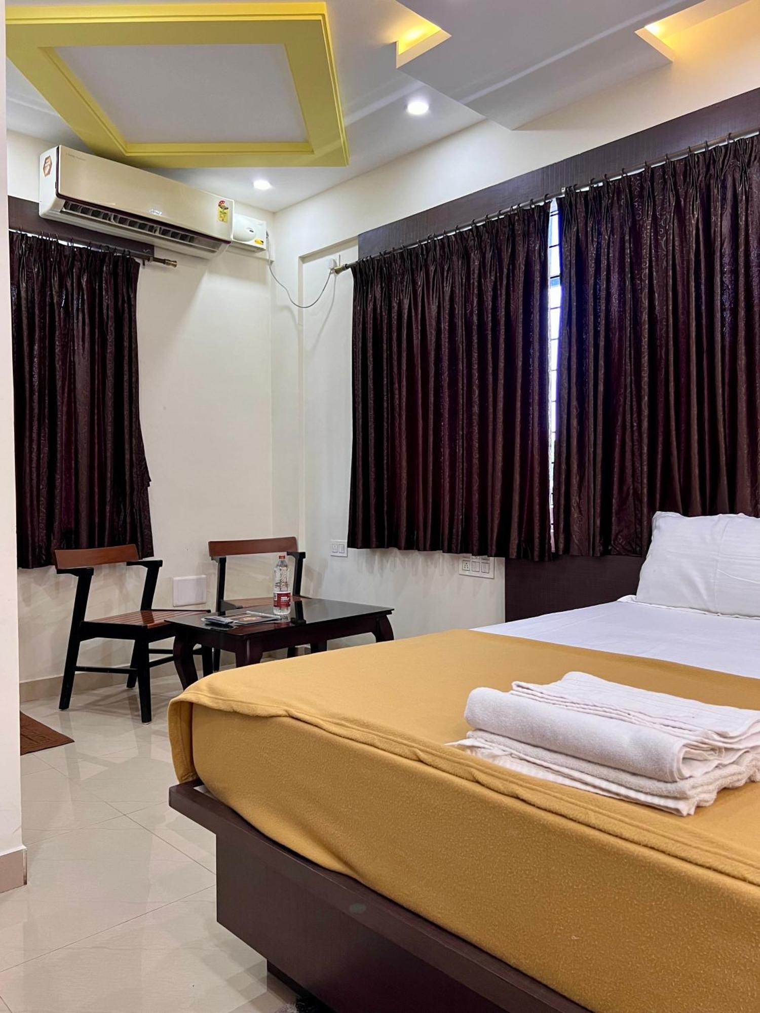 Ratna Sagar Hotel Manipal Exterior photo